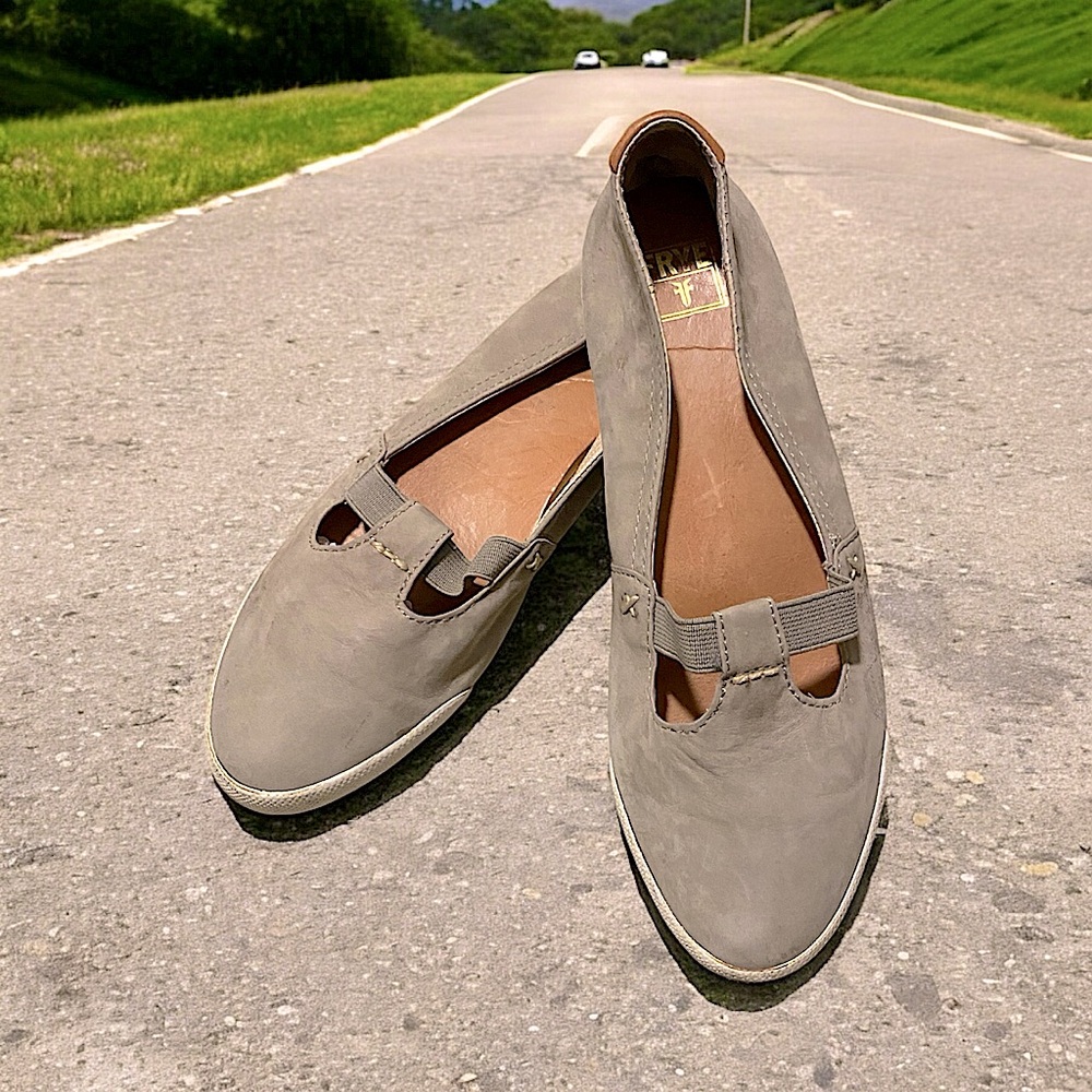 Frye Melanie T strap slip on flats leather 7